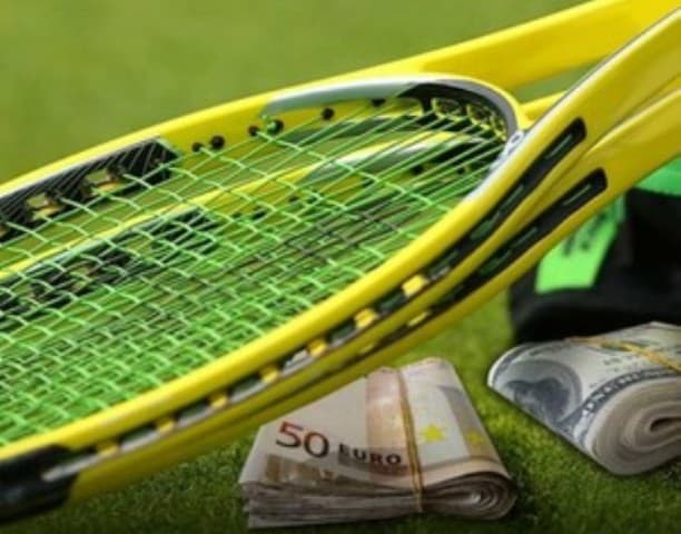 Teniszbunda: Két játékvezetőt tiltottak el
