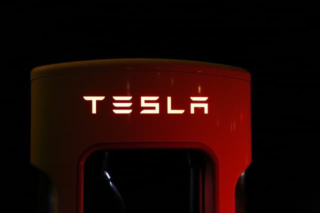 Új SUV modellt mutat be márciusban a Tesla