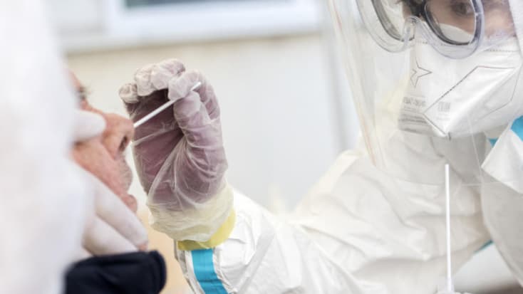 Koronavírus - Csökkenő érdeklődés mellett folyik a tömeges tesztelés Ausztriában