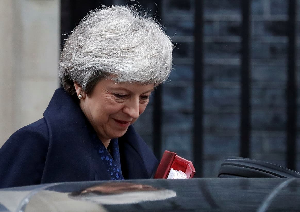 BREXIT: Theresa May túlélte a bizalmi szavazást