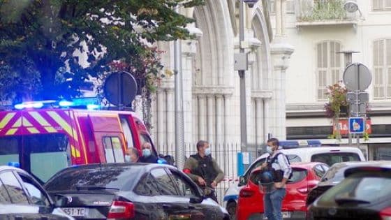 Elítélte a nizzai késeléses merényletet a francia katolikus egyház és több külföldi vezető