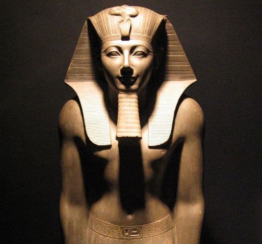 Háromezer éves múmiát találtak III. Thotmesz fáraó halotti templománál