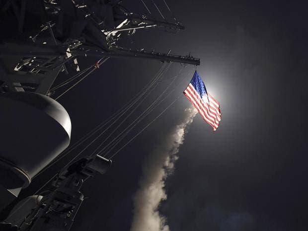 Az Egyesült Államok az Egyesült Királysággal és Franciaországgal együtt légicsapást mért szíriai célpontokra