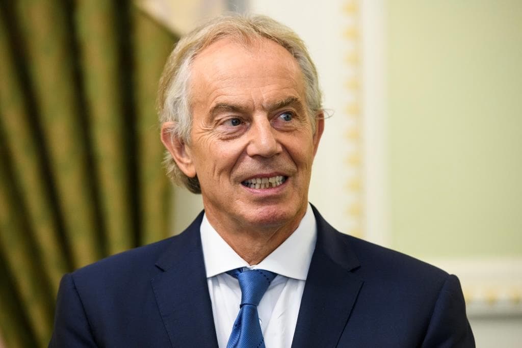 Már több mint egymillióan követelik, hogy vonják vissza Tony Blair lovagi címét