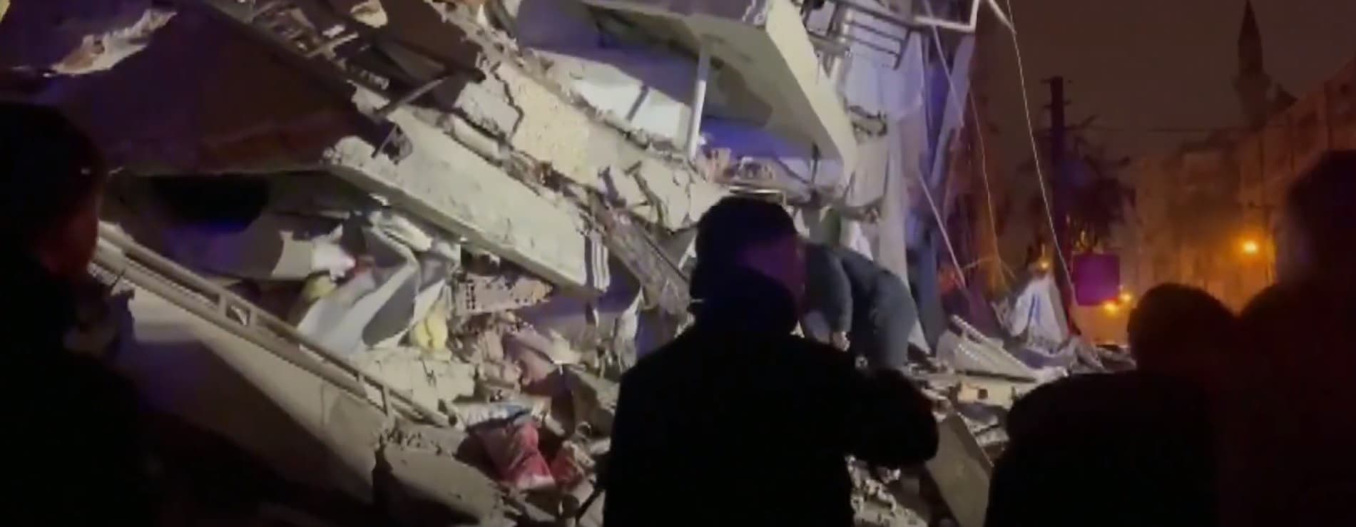 Erős földrengés rázta meg Törökországot és Szíriát, rengeteg a halott (VIDEÓK)