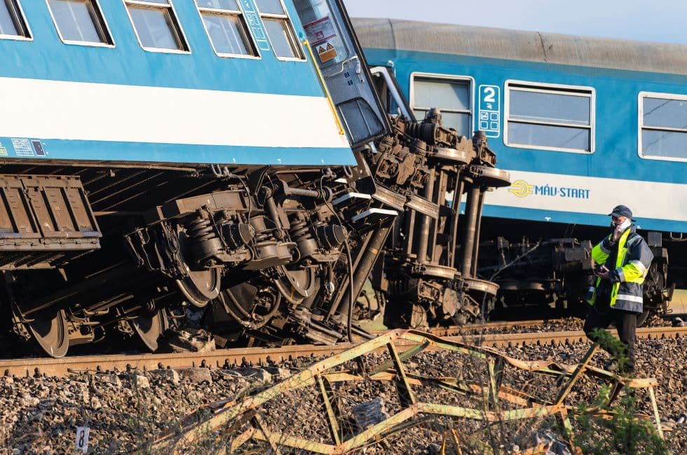 Szokatlan tragédia: Két vonattal is ütközött egy magyar traktoros