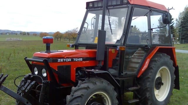 BALESET: Felborult egy traktor, a sofőr többszörös sérüléseket szenvedett