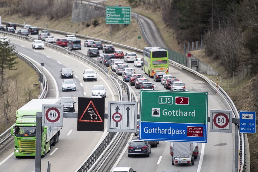 Svájcban határozatlan időre lezárták a Gotthard-alagutat