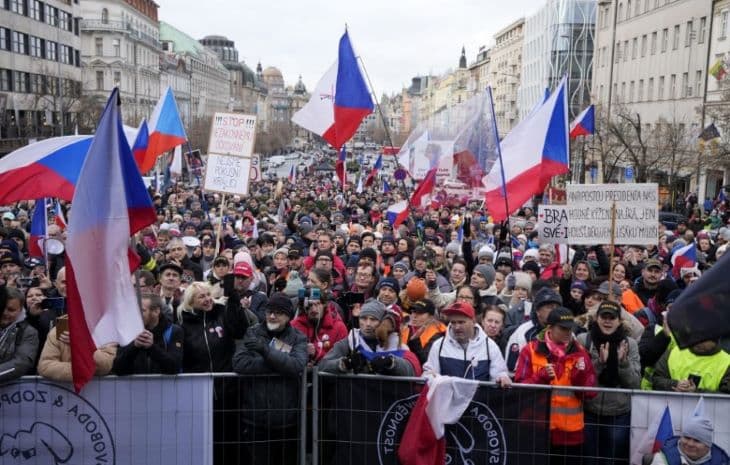 Összetűzések voltak Prágában - a pandémia-törvény ellen tüntettek