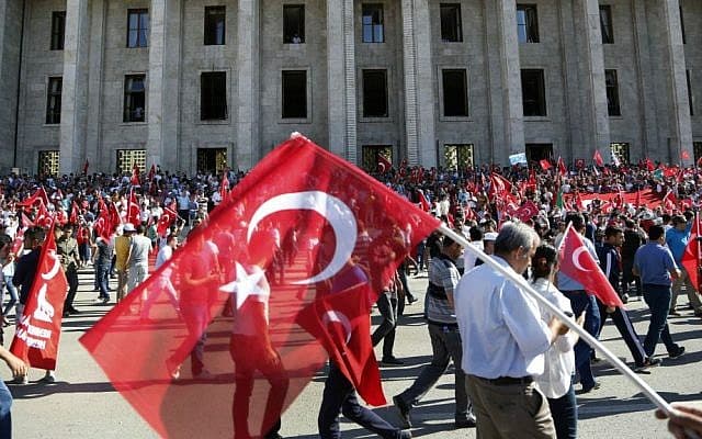 Vasárnap tartják az előrehozott államfő- és parlamenti választást Törökországban