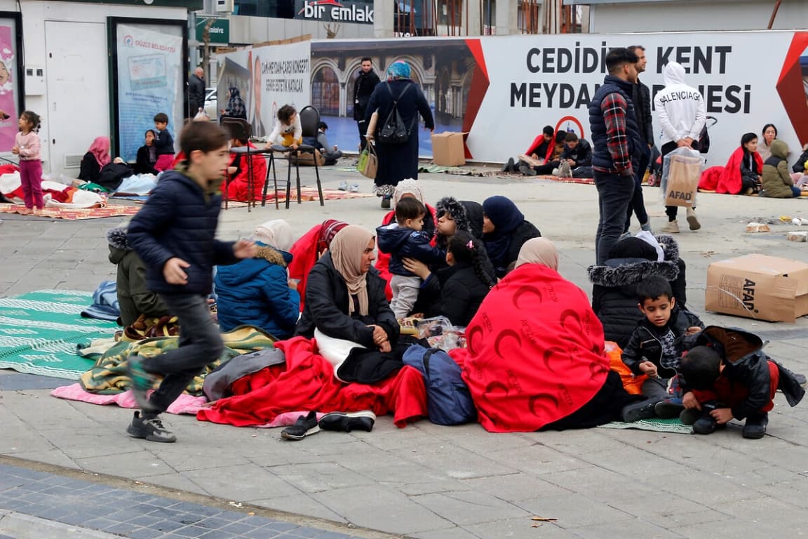 Erős földrengés rázta meg Törökországot, sokan megsérültek