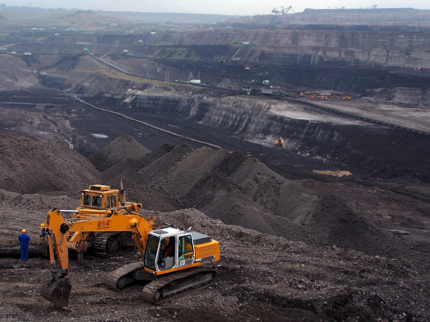 Hiába tiltja az EU, Lengyelország nem hagy fel a szénbányászattal a cseh határnál