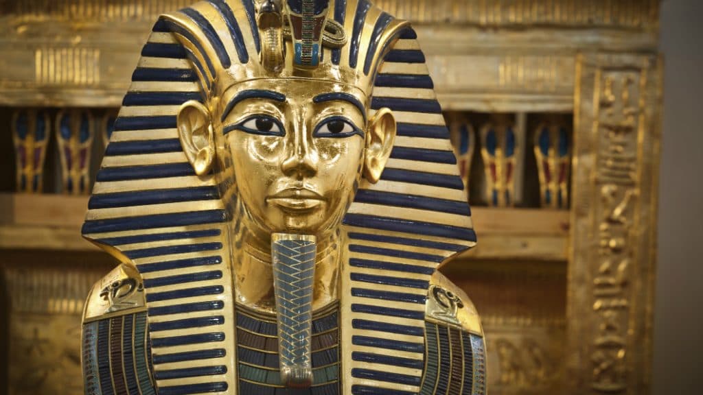 Tutanhamon fáraó sosem látott kincseit mutatják be Egyiptomban