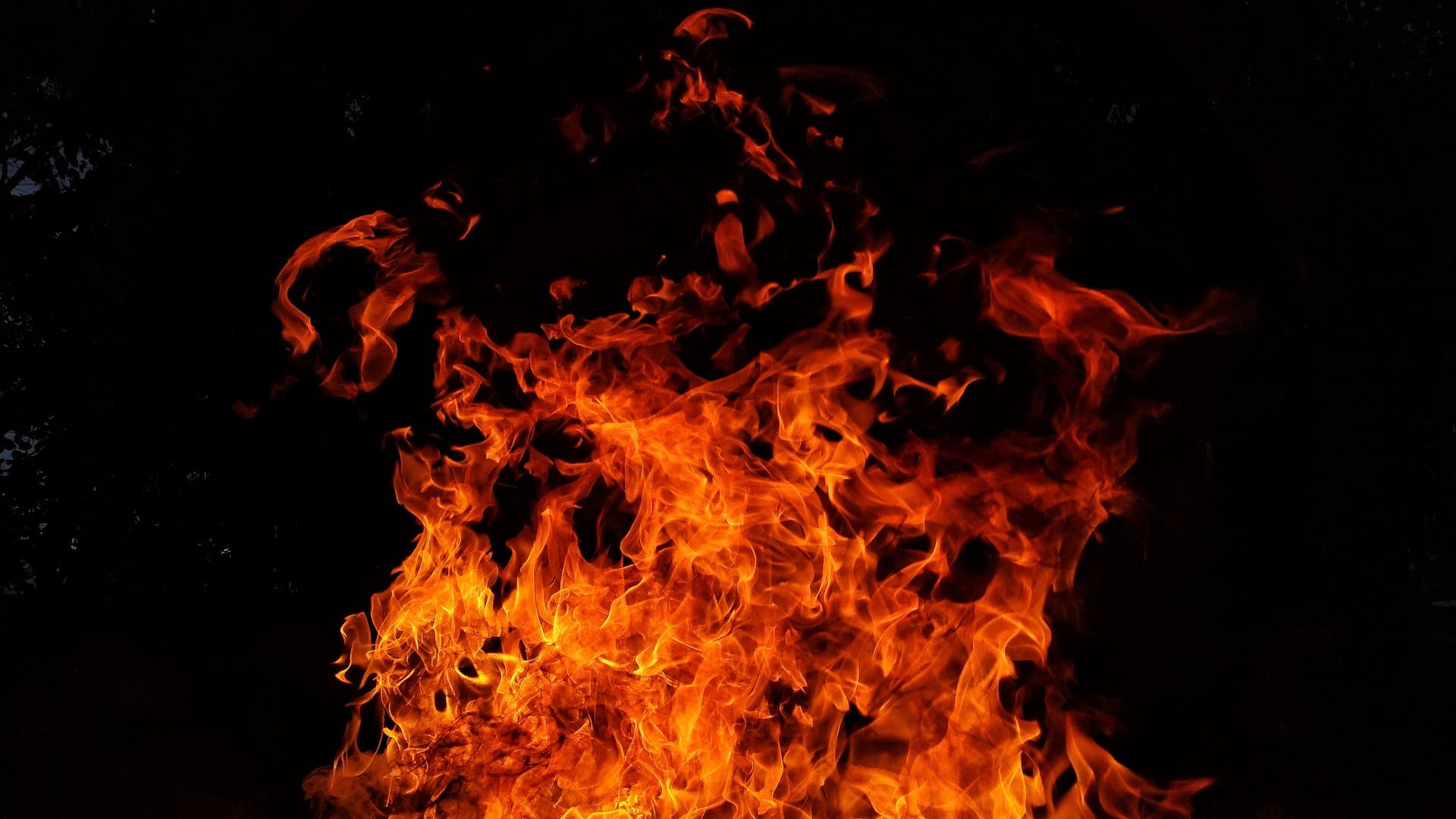 SZÖRNYŰ: Kilenc ember meghalt, miután tűz ütött ki egy piacon