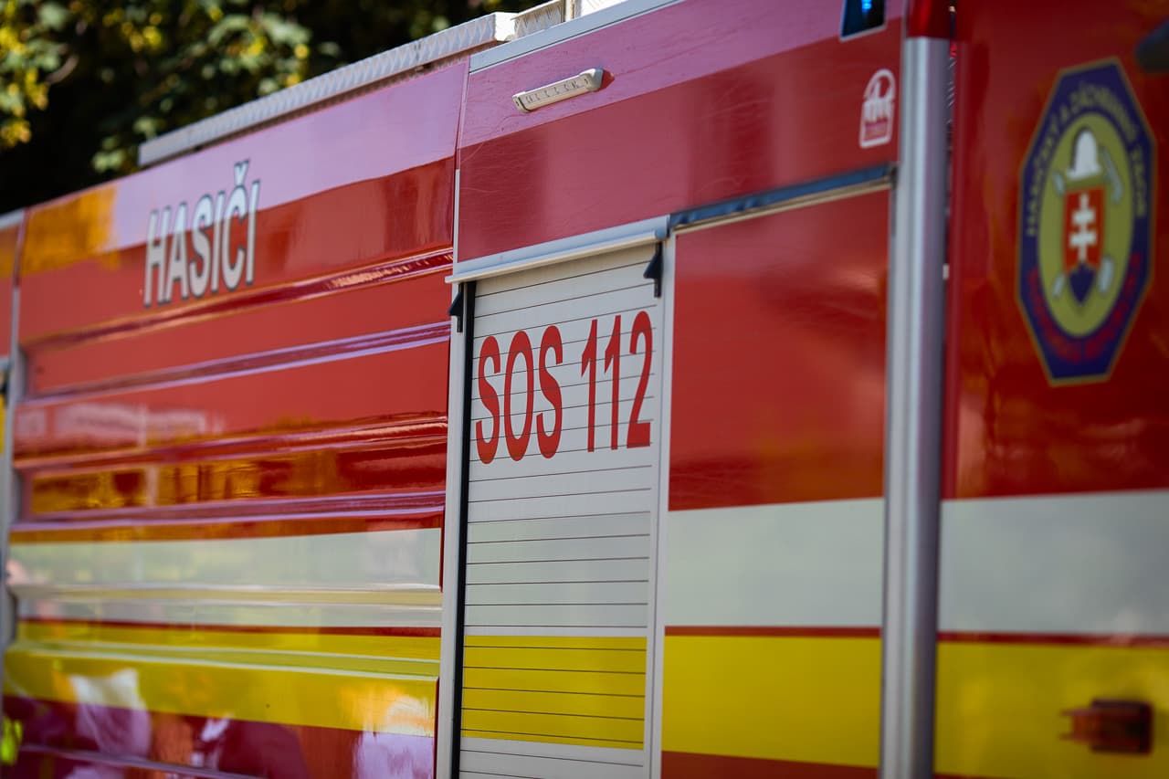 BALEST: Felborult egy traktor, a tűzoltók mentették ki alóla a sofőrt