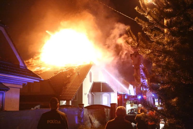 Lángba borult családi házhoz riasztották somorjai tűzoltókat