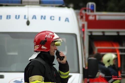 TRAGÉDIA: Halálra égett két ember, miután fának csapódott egy szlovák autó Hainburg közelében