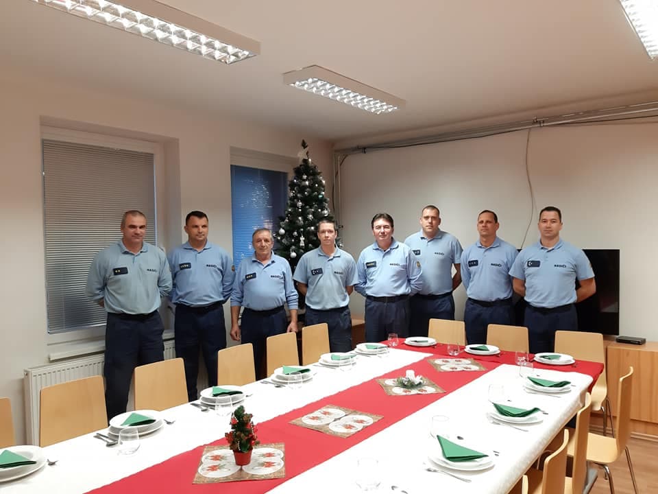 Szolgálatban ünneplik a karácsonyt a dunaszerdahelyi tűzoltók (fotók, videó)