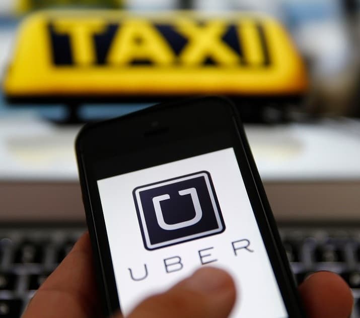 Teljesen lefulladt a hagyományos brit taxispiac az Uber térhódítása miatt