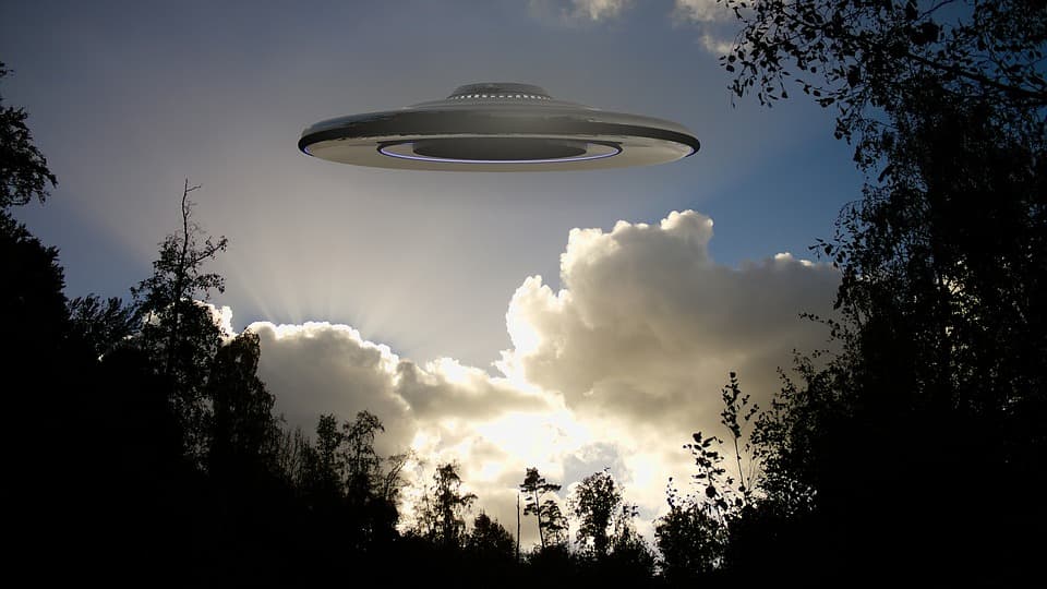 Elismerte a kongresszus, hogy nem minden UFO emberi eredetű