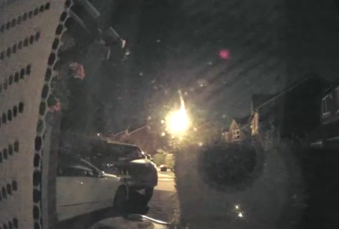 UFO-t kapott lencsevégre a biztonsági kamera (videó)