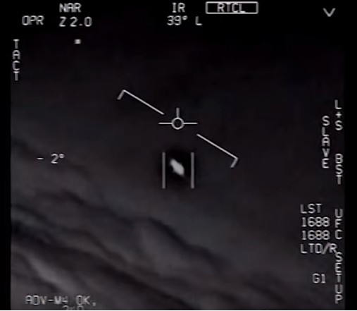 Nem tud mit kezdeni az amerikai haditengerészet ezzel az UFO-val (VIDEÓ)