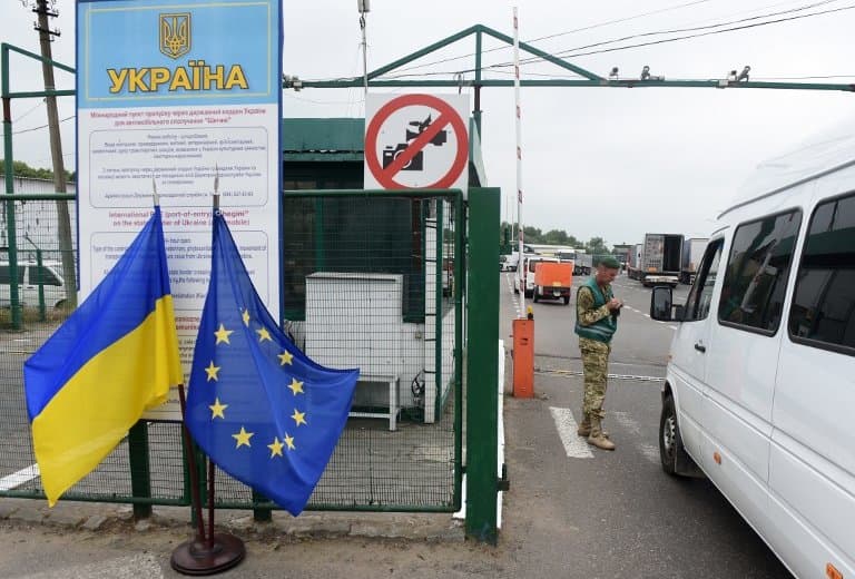 Ukrajna már pénteken lezárja a határait a külföldiek előtt