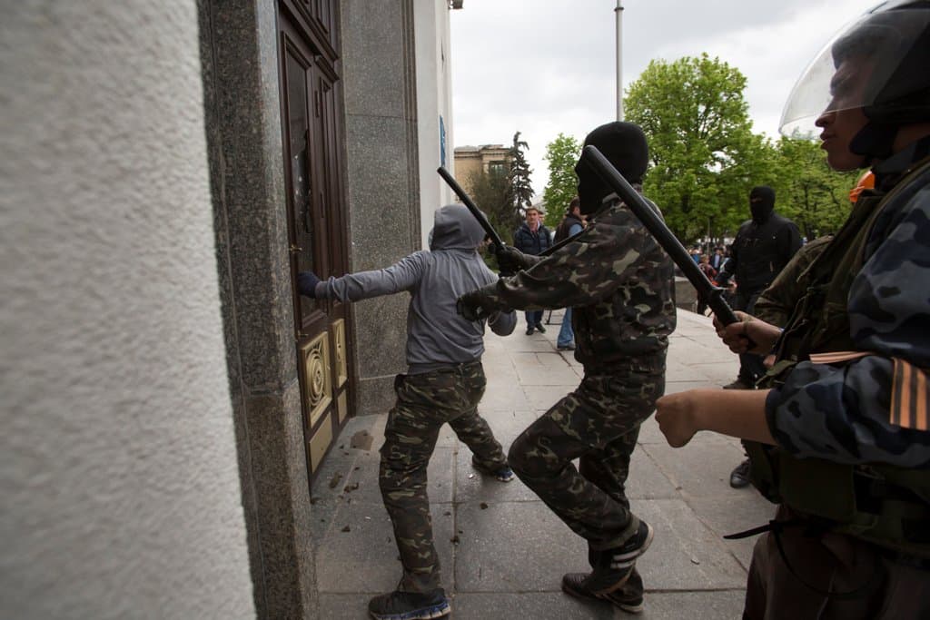 Ukrán válság - Őrizetbe vették a kijevi orosz katonai attasét