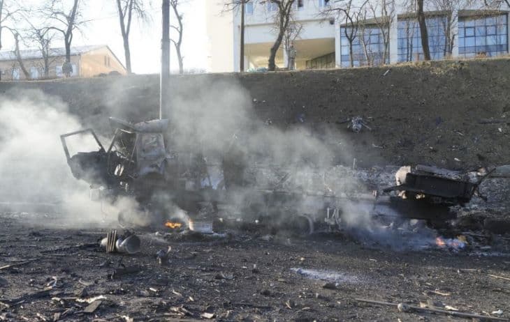 Civileket szállító buszra lőttek az oroszok, halálos áldozatok is vannak