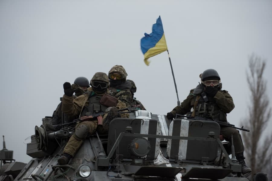 Ukrán válság: Nem tartották be az "iskolakezdési" tűzszünetet, egy ukrán katona elesett