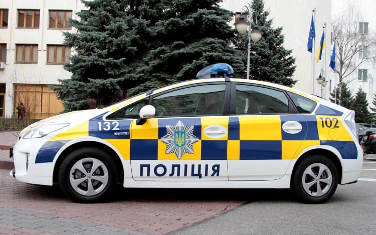 Robbanószerkezetet dobtak egy ukrán rektor házának udvarába, a férfi és neje súlyosan megsérült