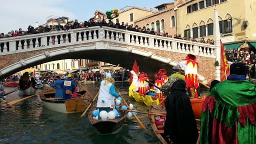 Megkezdődött a velencei karnevál