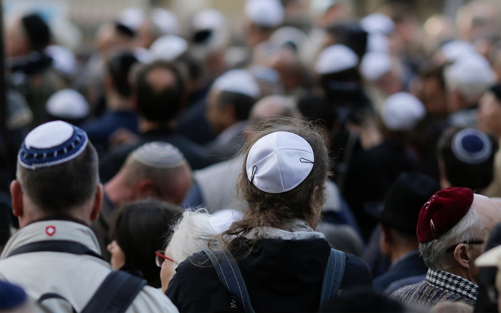 Az antiszemitizmus növekvő problémát jelent a zsidó fiatalok számára