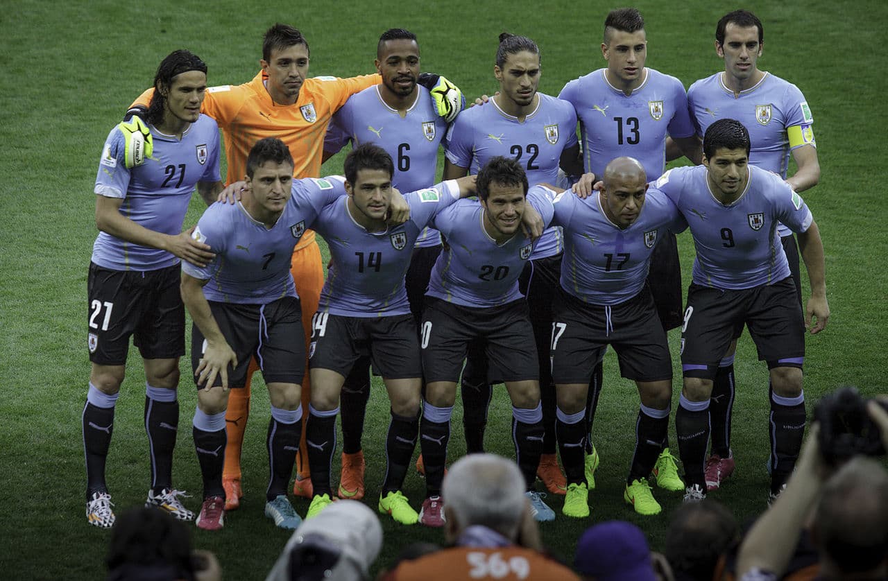 Bünteti a kormány az uruguay-i válogatottat, mert úgy bulikáztak a győztes meccsük után, hogy szinte mindenki vírusos lett