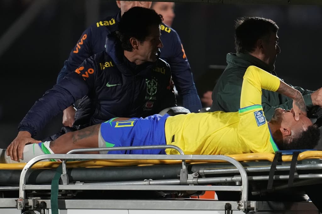 Neymarnak elszakadt a térdszalagja, vége a szezonjának