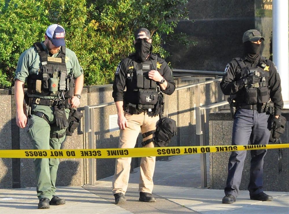 Fegyverraktárba evakuálták a diákokat és a tanárokat egy amerikai középiskolából egy fegyveres miatt