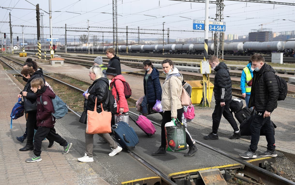 Vasárnap még mindig csaknem háromezer ember érkezett Ukrajnából Szlovákiába