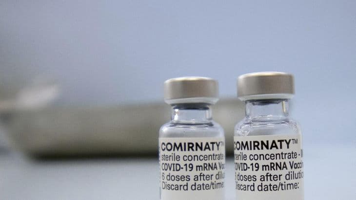 Elkezdődött az 5-11 éves korcsoportnak fejlesztett koronavírus elleni Pfizer/BioNTech-vakcina EU-s engedélyeztetése