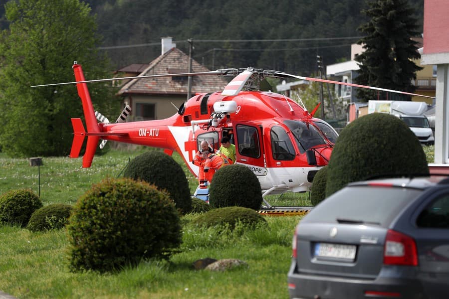 Medve támadt meg két turistát, mentőhelikopterrel szállították őket kórházba (FOTÓK)