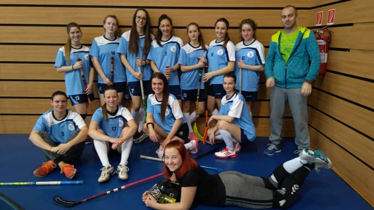 Floorball, lányok: A „vámbérysek” diadalmaskodtak a járási bajnokságon