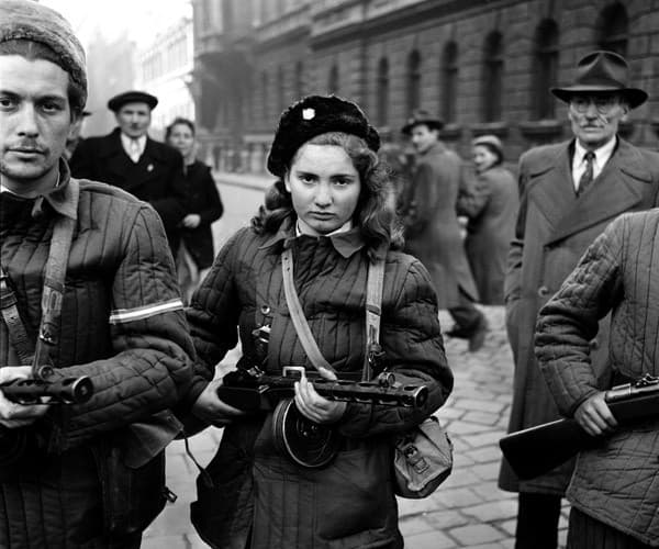 Megszerezték az orosz tankönyvet, amiben simán lefasisztázták az 1956-os magyarokat
