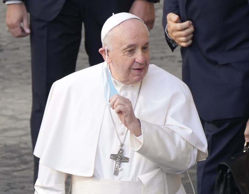 Zászlódíszbe öltözik a főváros a pápalátogatás alkalmából