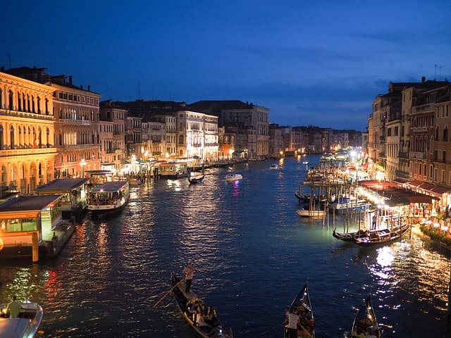 Velencében 2020 második felétől szednek belépődíjat a szállást nem foglaló turistáktól