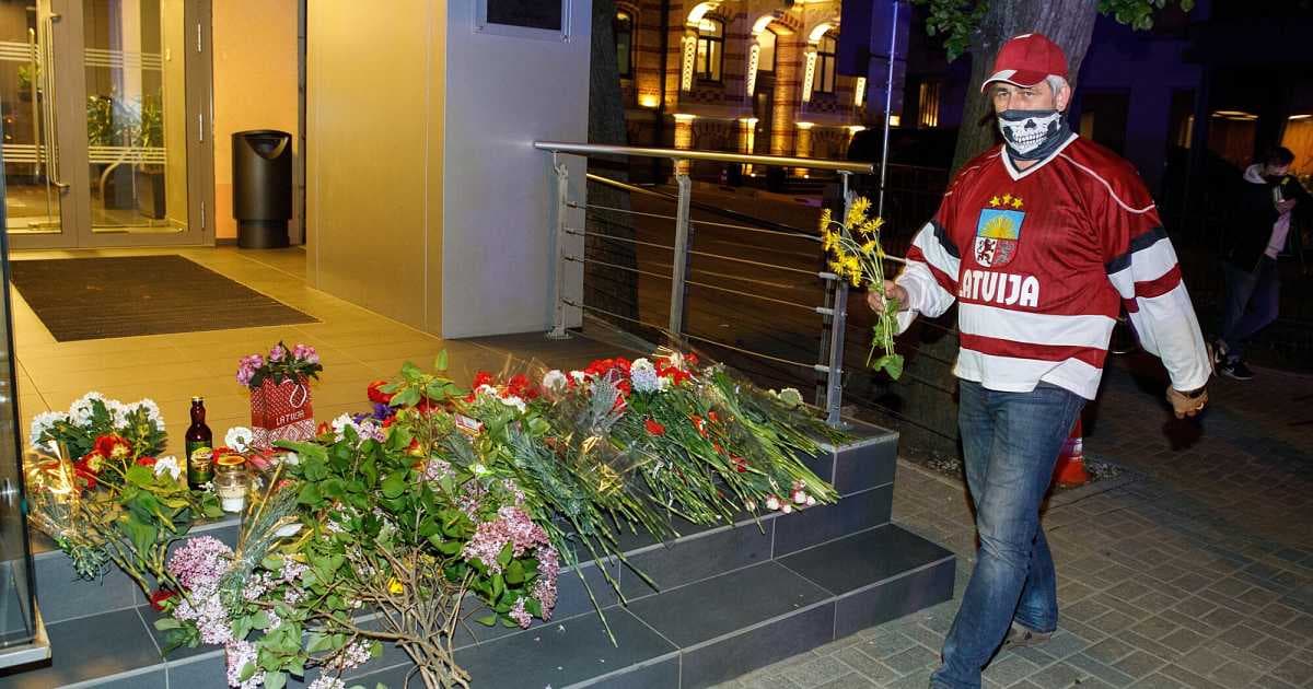 Jégkorong-vb - Virágokat vitt a vesztes kanadaiak nagykövetségéhez az őket legyőző kicsi házigazda!