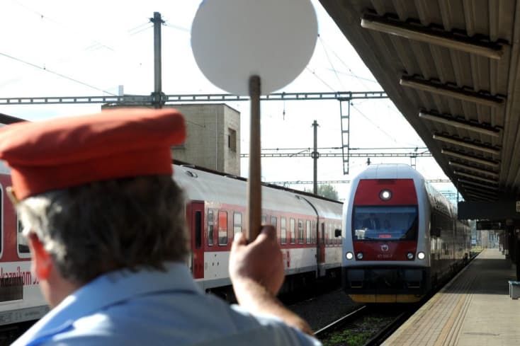 SZÖRNYŰ: Két férfi is ugyanaz a vonat elé vetette magát az állomáson
