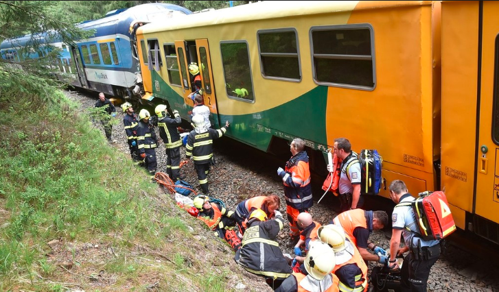 Elkerülhető lett volna a csehországi tragikus vonatbaleset, az egyik mozdonyvezető hibázott