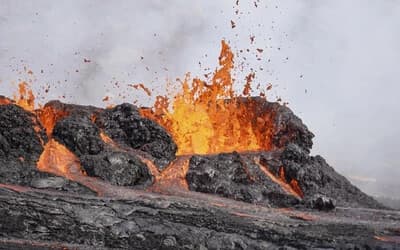Újabb vulkánkitörés fenyegeti az izlandi Grindavíkot