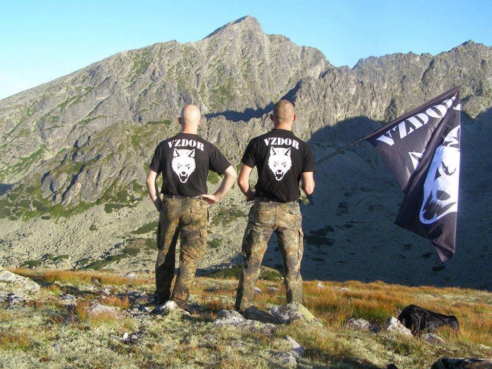 Beszivárognak a szlovák nácik a hadseregbe és a rendőrségre