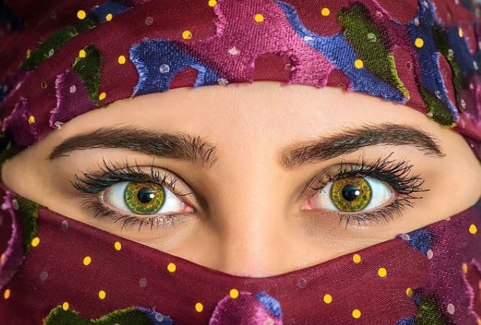 Megkezdődik az oktatás az afgán magánegyetemeken, de a diáklányoknak az arcot elfedő nikábot kell viselniük