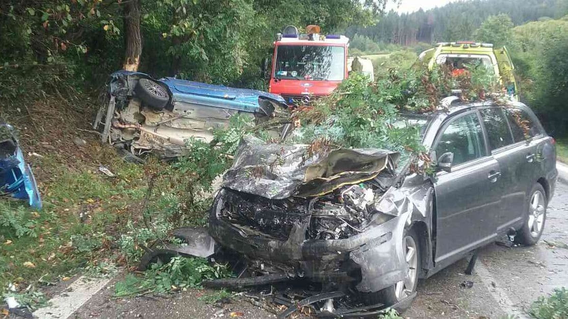 Szörnyű baleset: egy sofőr a helyszínen meghalt, hárman megsérültek